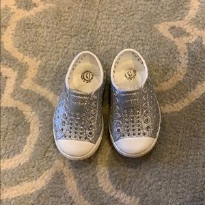 Toddler glitter Natives (size 5)